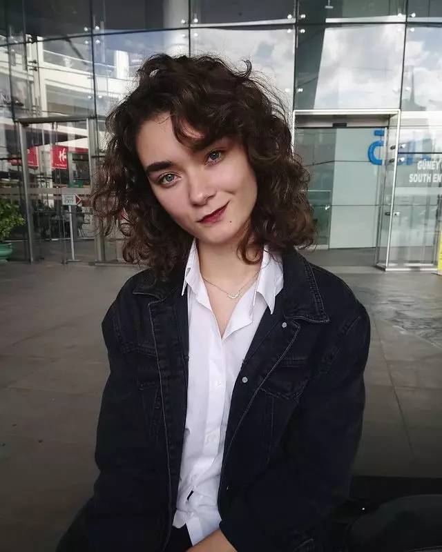 Bez Bebek’in Özge’si Sibel Kasapoğlu’nun değişimi olay oldu: Genç oyuncunun son hali sosyal medyada hayran bıraktı 8